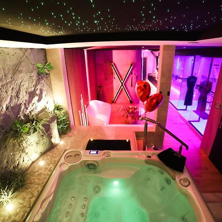 Les Secrets Rooms - Bonneval - Love Room - Spa Et Hammam Privatif Esterno foto