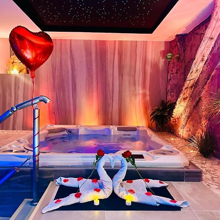 Les Secrets Rooms - Bonneval - Love Room - Spa Et Hammam Privatif Esterno foto