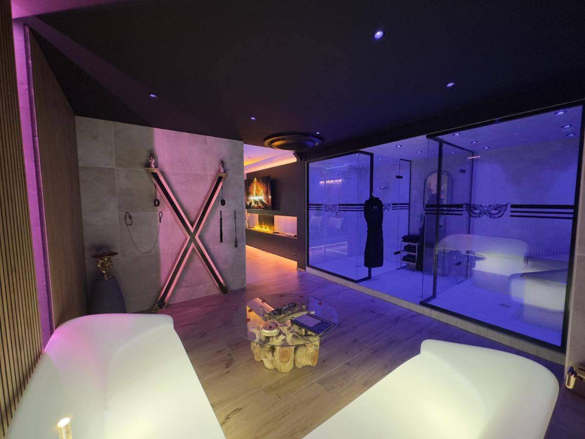 Les Secrets Rooms - Bonneval - Love Room - Spa Et Hammam Privatif Esterno foto