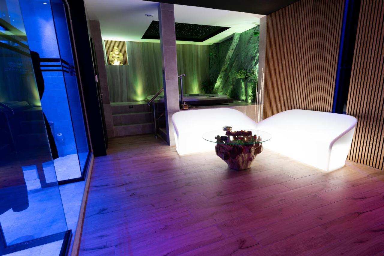 Les Secrets Rooms - Bonneval - Love Room - Spa Et Hammam Privatif Esterno foto