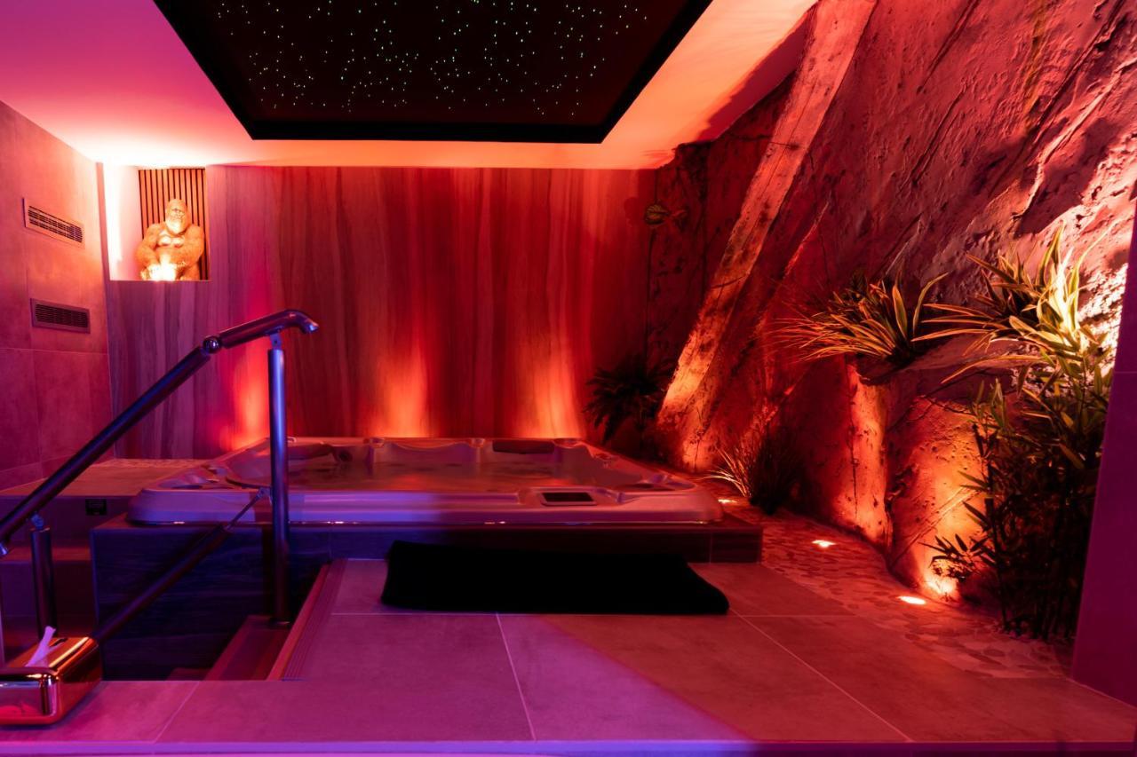 Les Secrets Rooms - Bonneval - Love Room - Spa Et Hammam Privatif Esterno foto