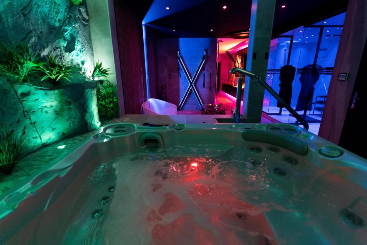 Les Secrets Rooms - Bonneval - Love Room - Spa Et Hammam Privatif Esterno foto