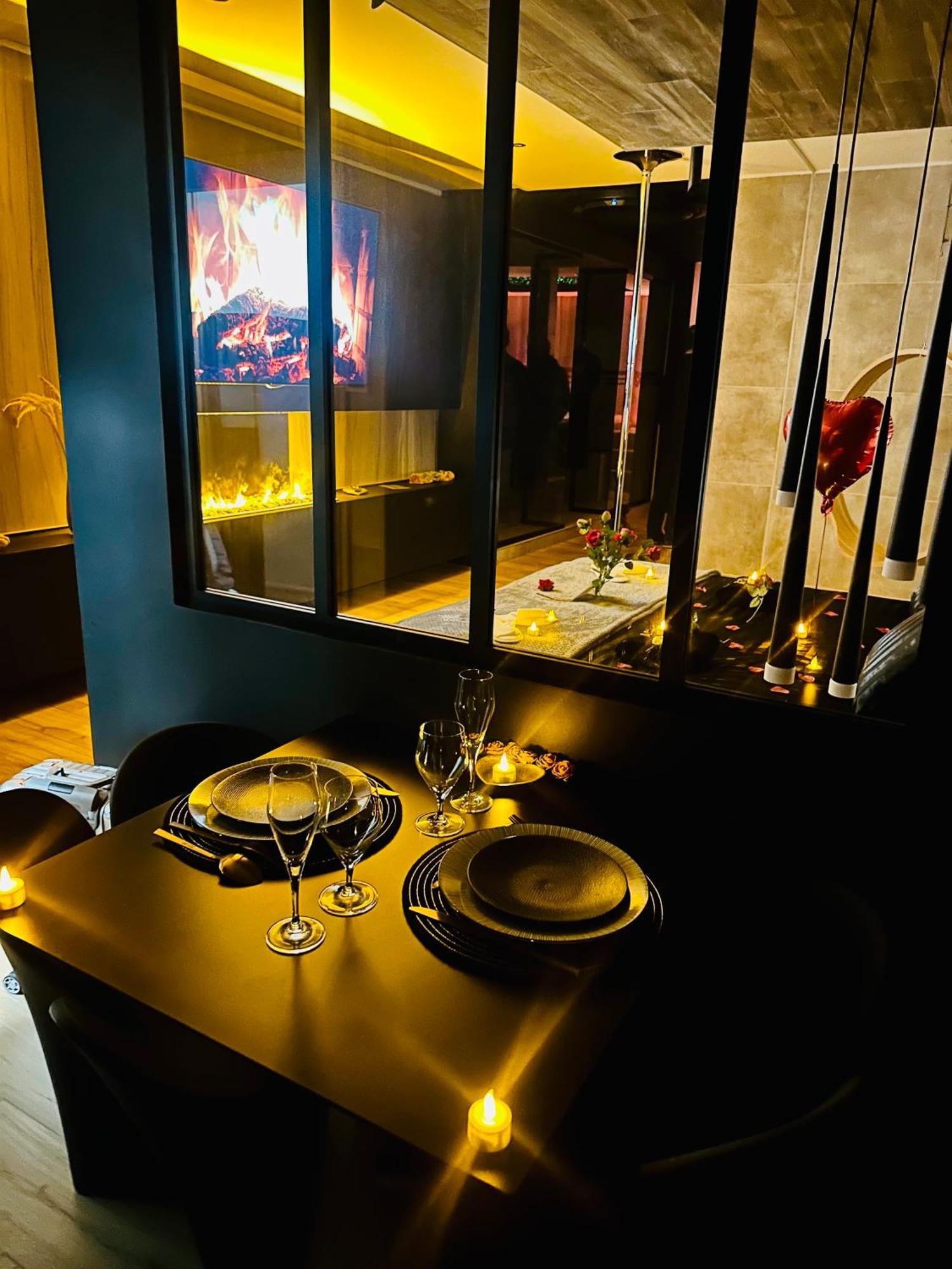 Les Secrets Rooms - Bonneval - Love Room - Spa Et Hammam Privatif Esterno foto